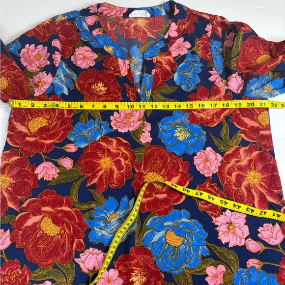 Emily Wonder Floral V-Neck MISSING Left Roll Tab Button SzM - Picture 7 of 12